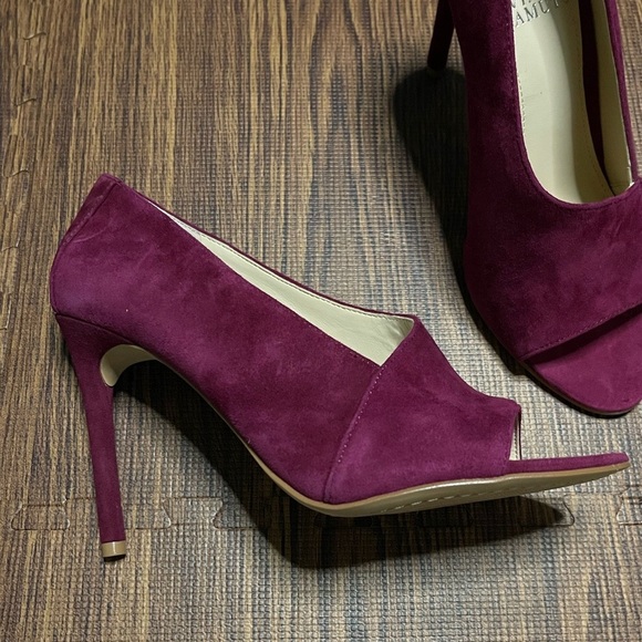 NWOB VINCE CAMUTO Rallien Peep-Toe Pumps - 7M - Picture 3 of 7